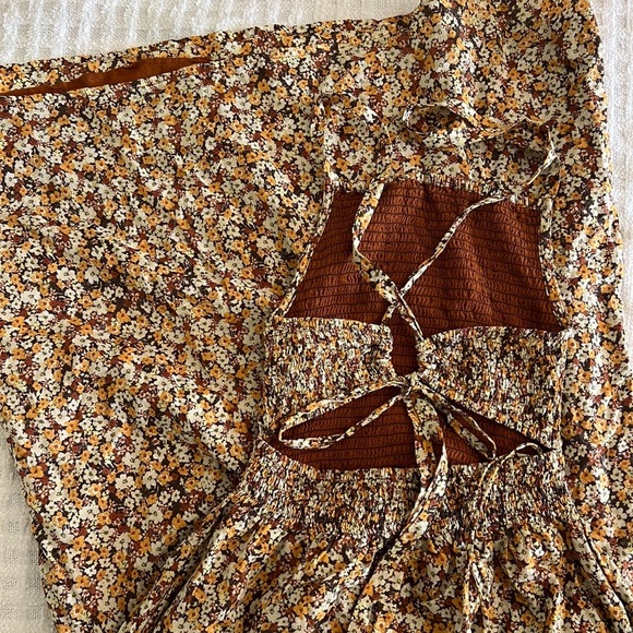 Edelyn Floral Claretta Midi Dress 🍂🍎 - Picture 3 of 6